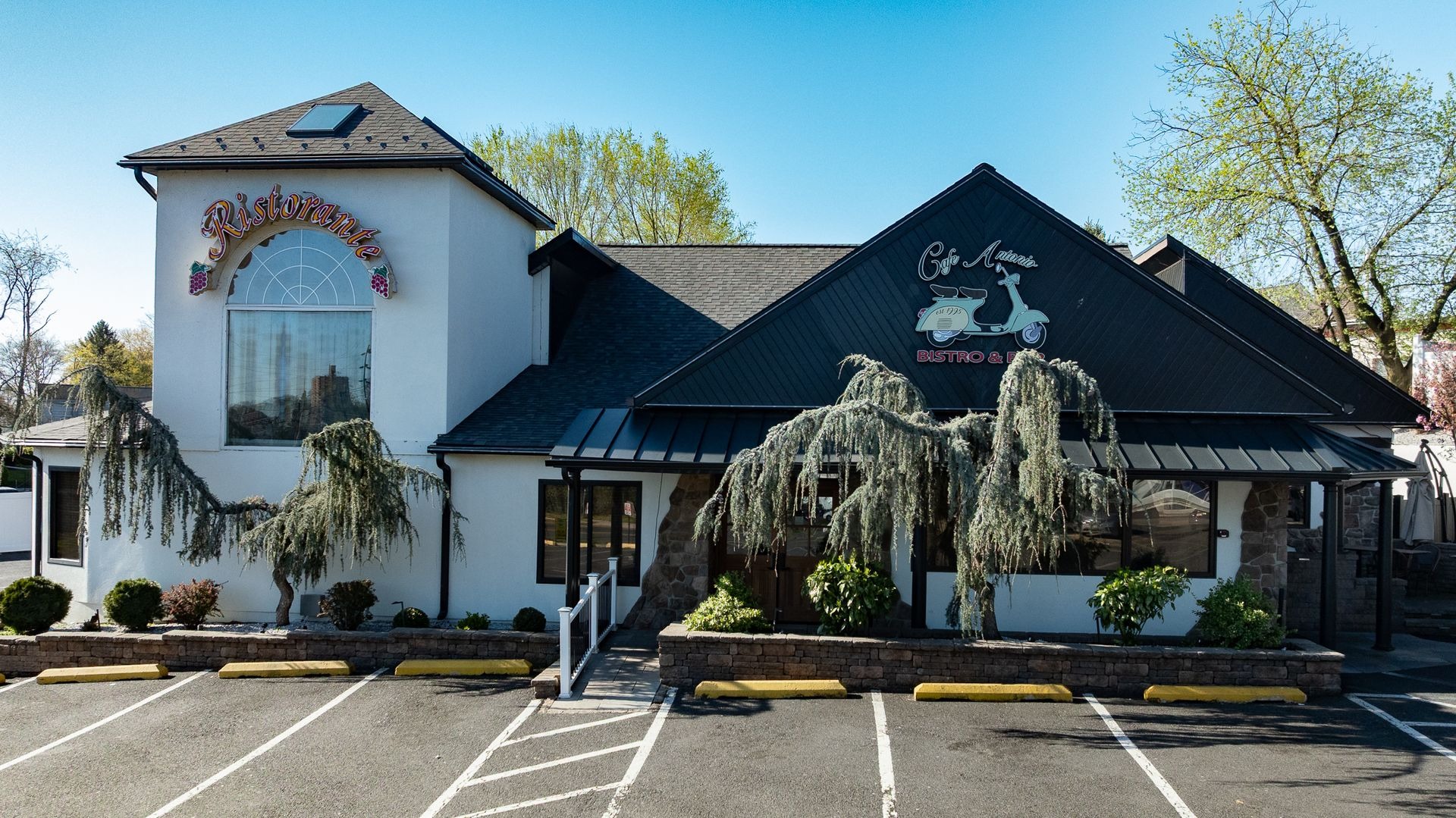 Café Antonio exterior